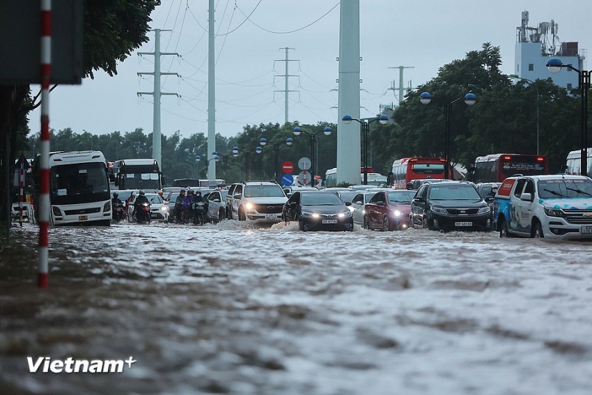Hà Nội có mưa lớn kéo dài khiến nhiều nơi úng ngập, giao thông khó khăn Hà Nội có mưa lớn kéo dài khiến nhiều nơi úng ngập, giao thông khó khăn