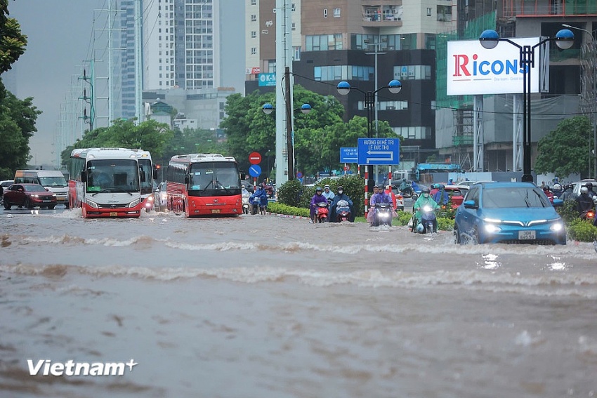 Hà Nội có mưa lớn kéo dài khiến nhiều nơi úng ngập, giao thông khó khăn Hà Nội có mưa lớn kéo dài khiến nhiều nơi úng ngập, giao thông khó khăn