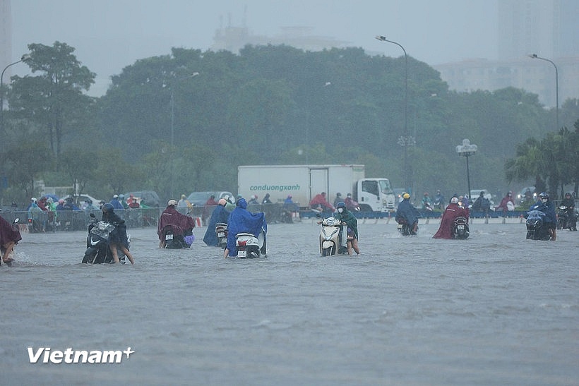 Hà Nội có mưa lớn kéo dài khiến nhiều nơi úng ngập, giao thông khó khăn Hà Nội có mưa lớn kéo dài khiến nhiều nơi úng ngập, giao thông khó khăn