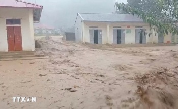 Bão số 10 và mưa lũ khiến 59 người thương vong, 44.230 nhà hư hỏng tốc mái