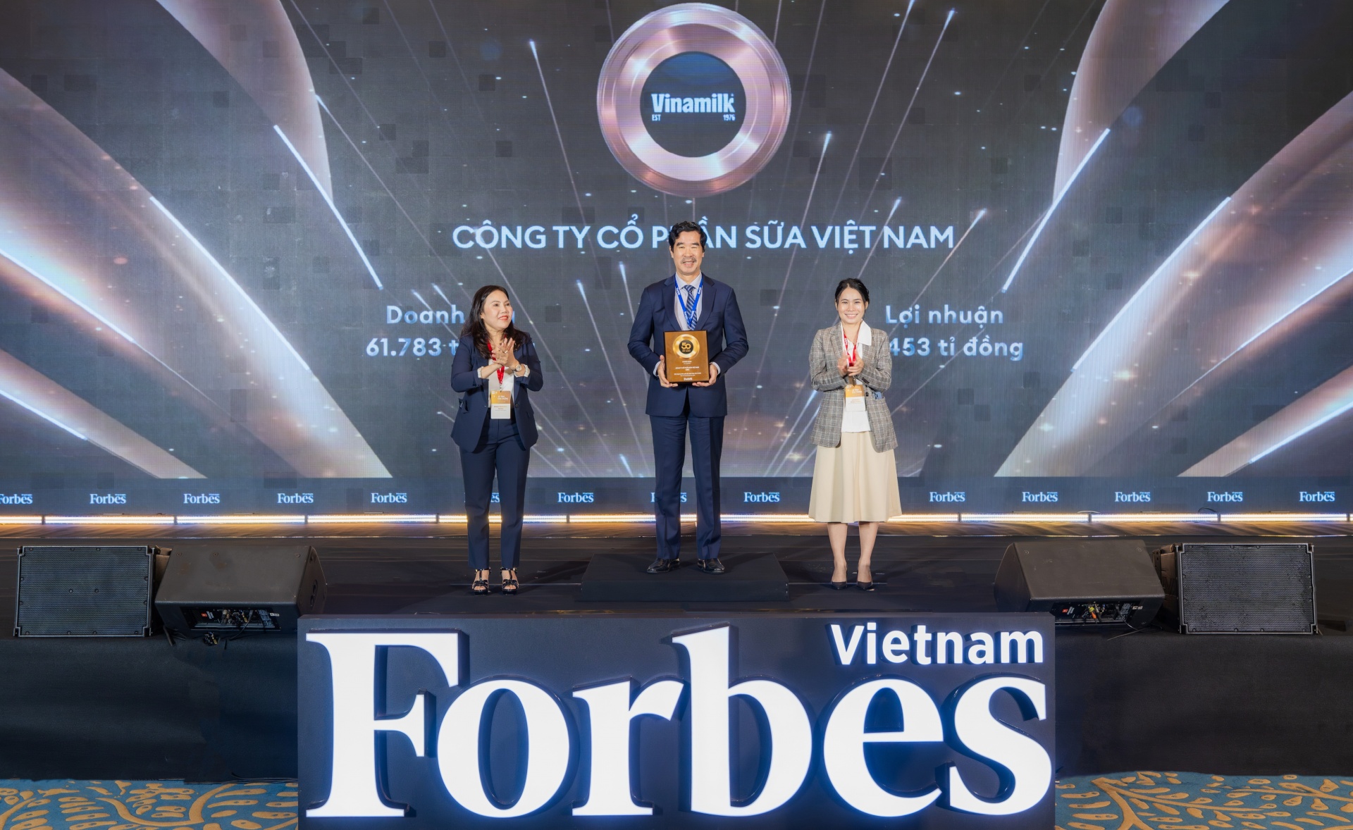 Top 1 trong 25 thương hiệu dẫn đầu 2025 của Forbes Việt Nam gọi tên Vinamilk Top 1 trong 25 thương hiệu dẫn đầu 2025 của Forbes Việt Nam gọi tên Vinamilk