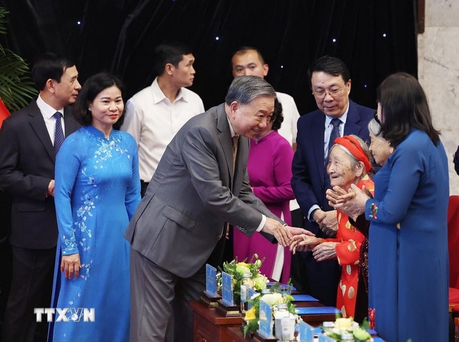 Tổng Bí thư Tô Lâm và các đại biểu. (Ảnh: TTXVN) Tổng Bí thư Tô Lâm và các đại biểu. (Ảnh: TTXVN)