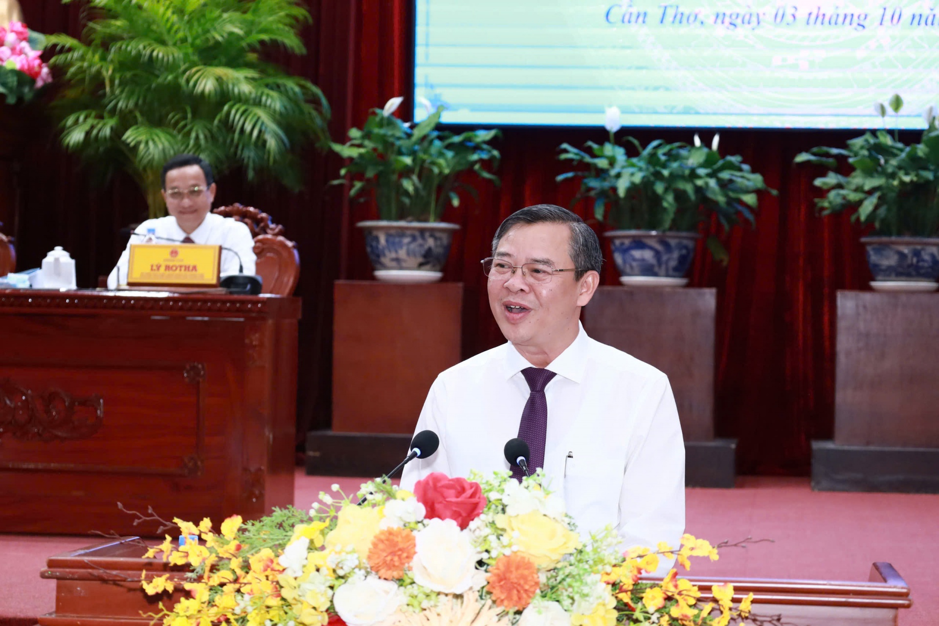 Ông Trương Cảnh Tuyên được bầu làm Chủ tịch UBND thành phố Cần Thơ