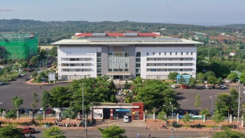 Giao bác sĩ Nguyễn Ngọc Thịnh điều hành Bệnh viện Đa khoa Vùng Tây Nguyên