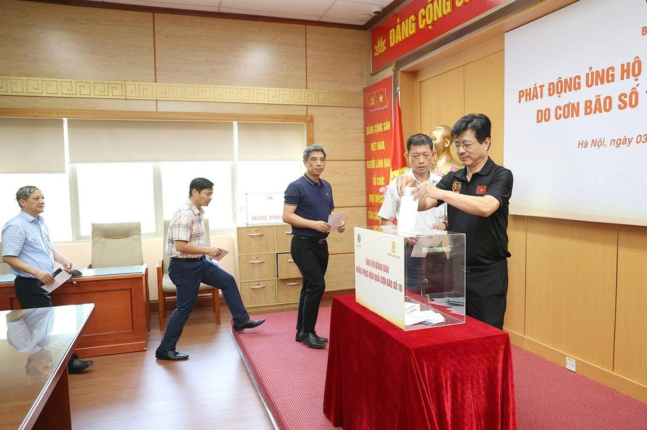 Bộ Y tế phát động quyên góp ủng hộ đồng bào vùng lũ sau bão số 10 Bộ Y tế phát động quyên góp ủng hộ đồng bào vùng lũ sau bão số 10