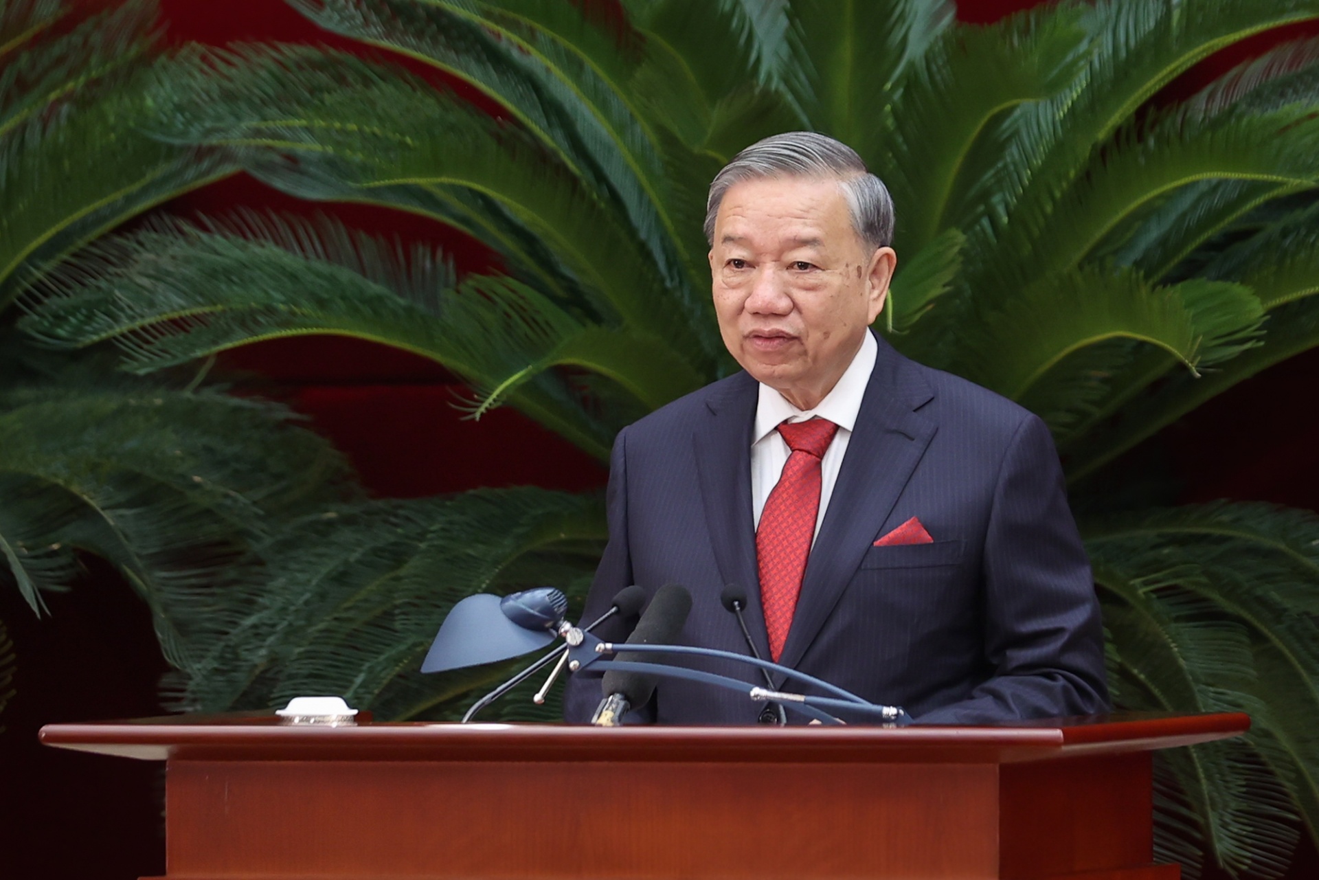   Tổng Bí thư Tô Lâm phát biểu khai mạc Hội nghị lần thứ 13, Ban Chấp hành Trung ương Đảng khoá XIII - Ảnh: VGP