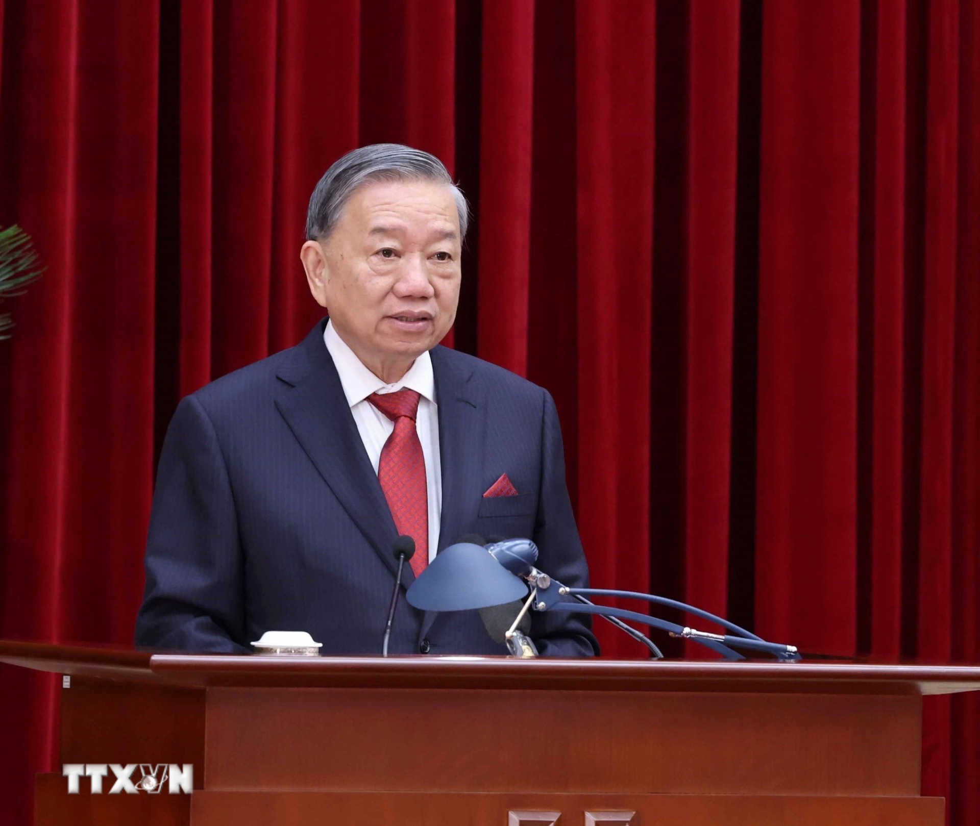 Tổng Bí thư Tô Lâm phát biểu khai mạc Hội nghị lần thứ mười ba, Ban Chấp hành Trung ương Đảng khóa XIII. (Ảnh: TTXVN) Tổng Bí thư Tô Lâm phát biểu khai mạc Hội nghị lần thứ mười ba, Ban Chấp hành Trung ương Đảng khóa XIII. (Ảnh: TTXVN)