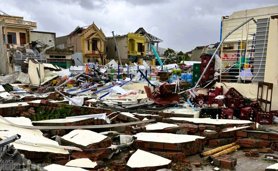 Bộ Y tế yêu cầu khẩn trương khắc phục hậu quả bão số 10 và mưa lũ, bảo đảm chăm sóc sức khỏe nhân dân Bộ Y tế yêu cầu khẩn trương khắc phục hậu quả bão số 10 và mưa lũ, bảo đảm chăm sóc sức khỏe nhân dân