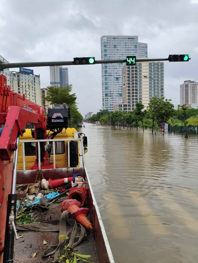 Mưa to gây ngập úng, ảnh hưởng đến đời sống người dân Thủ đô Mưa to gây ngập úng, ảnh hưởng đến đời sống người dân Thủ đô