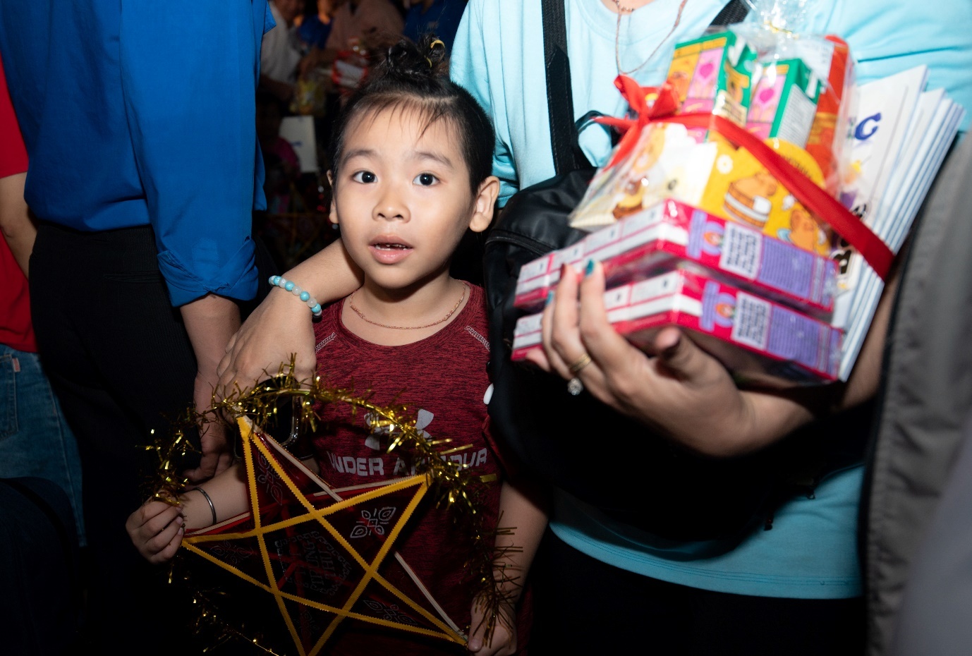 Tết trung thu – Tết đủ đầy và ấm áp của trẻ em khắp Việt Nam. Hành trình trung thu của Vinamilk năm nay đã dệt nên một bức tranh thật đẹp về tình yêu thương. Tết trung thu – Tết đủ đầy và ấm áp của trẻ em khắp Việt Nam. Hành trình trung thu của Vinamilk năm nay đã dệt nên một bức tranh thật đẹp về tình yêu thương.