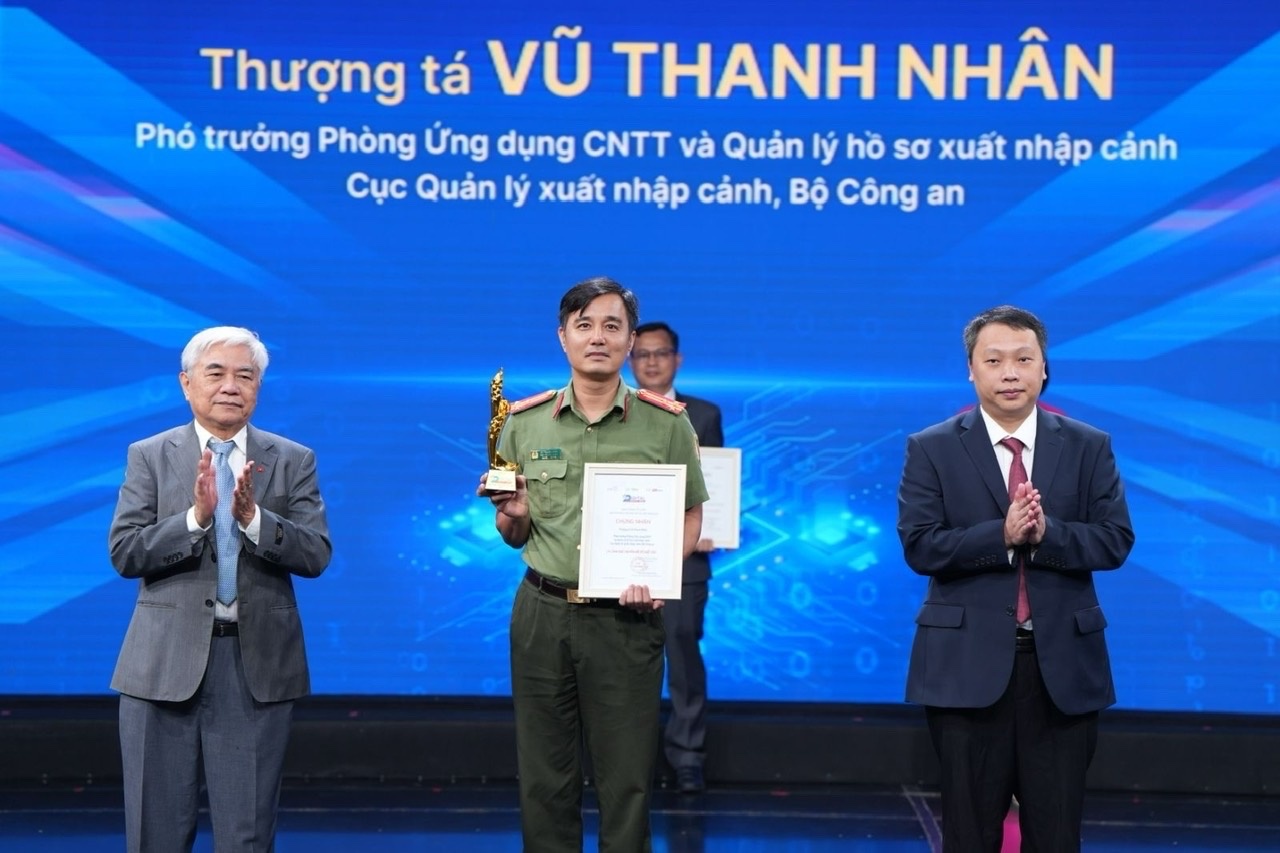Giải chuyển đổi số Việt Nam 2025:    TÔN VINH 52 CƠ QUAN, DOANH NGHIỆP, CÁ NHÂN, SẢN PHẨM VÀ GIẢI PHÁP XUẤC SẮC
