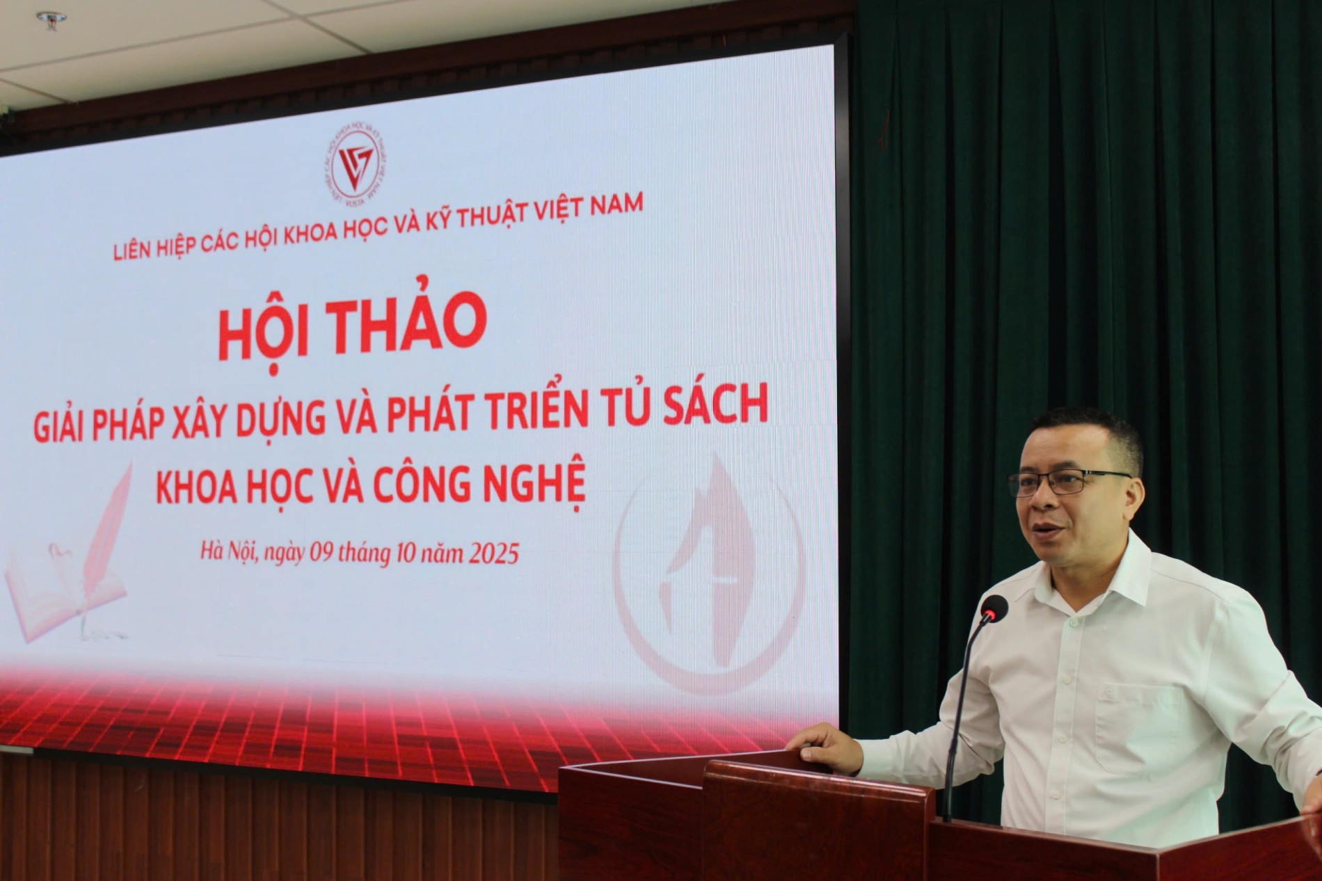 ThS. Lê Thanh Tùng - Trưởng Ban Phổ biến kiến thức, Liên hiệp Hội Việt Nam  phát biểu khai mạc hội thảo