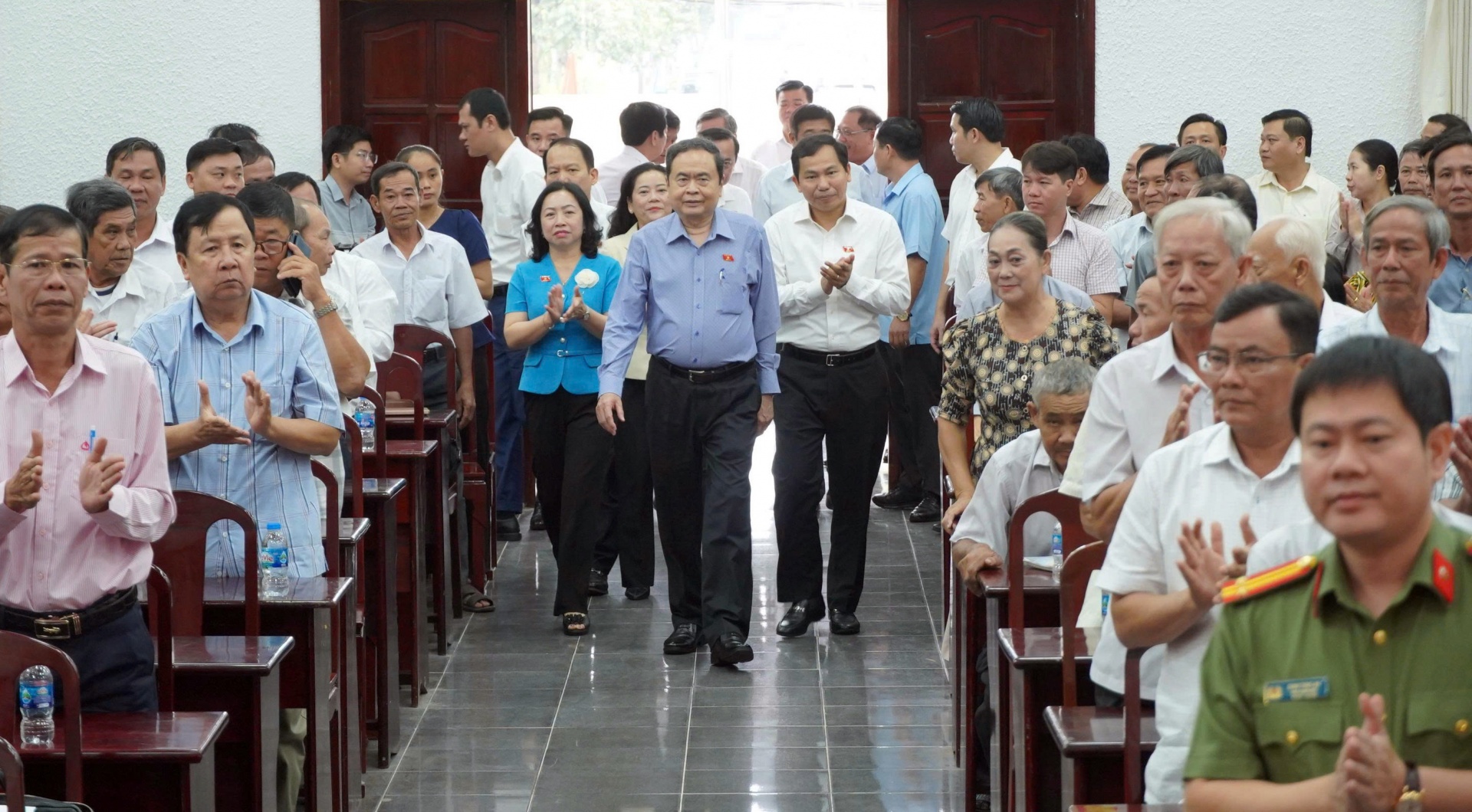 Chủ tịch Quốc hội Trần Thanh Mẫn tiếp xúc cử tri tại TP. Cần Thơ Chủ tịch Quốc hội Trần Thanh Mẫn tiếp xúc cử tri tại TP. Cần Thơ