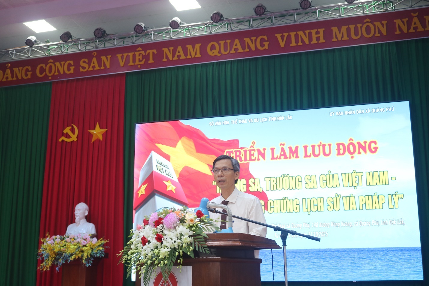 Ông Nguyễn Tự Do, Phó Chủ tịch UBND xã Quảng Phú, phát biểu tại lễ khai mạc Triển lãm lưu động “Hoàng Sa, Trường Sa của Việt Nam – Những bằng chứng lịch sử và pháp lý”. Ông Nguyễn Tự Do, Phó Chủ tịch UBND xã Quảng Phú, phát biểu tại lễ khai mạc Triển lãm lưu động “Hoàng Sa, Trường Sa của Việt Nam – Những bằng chứng lịch sử và pháp lý”.