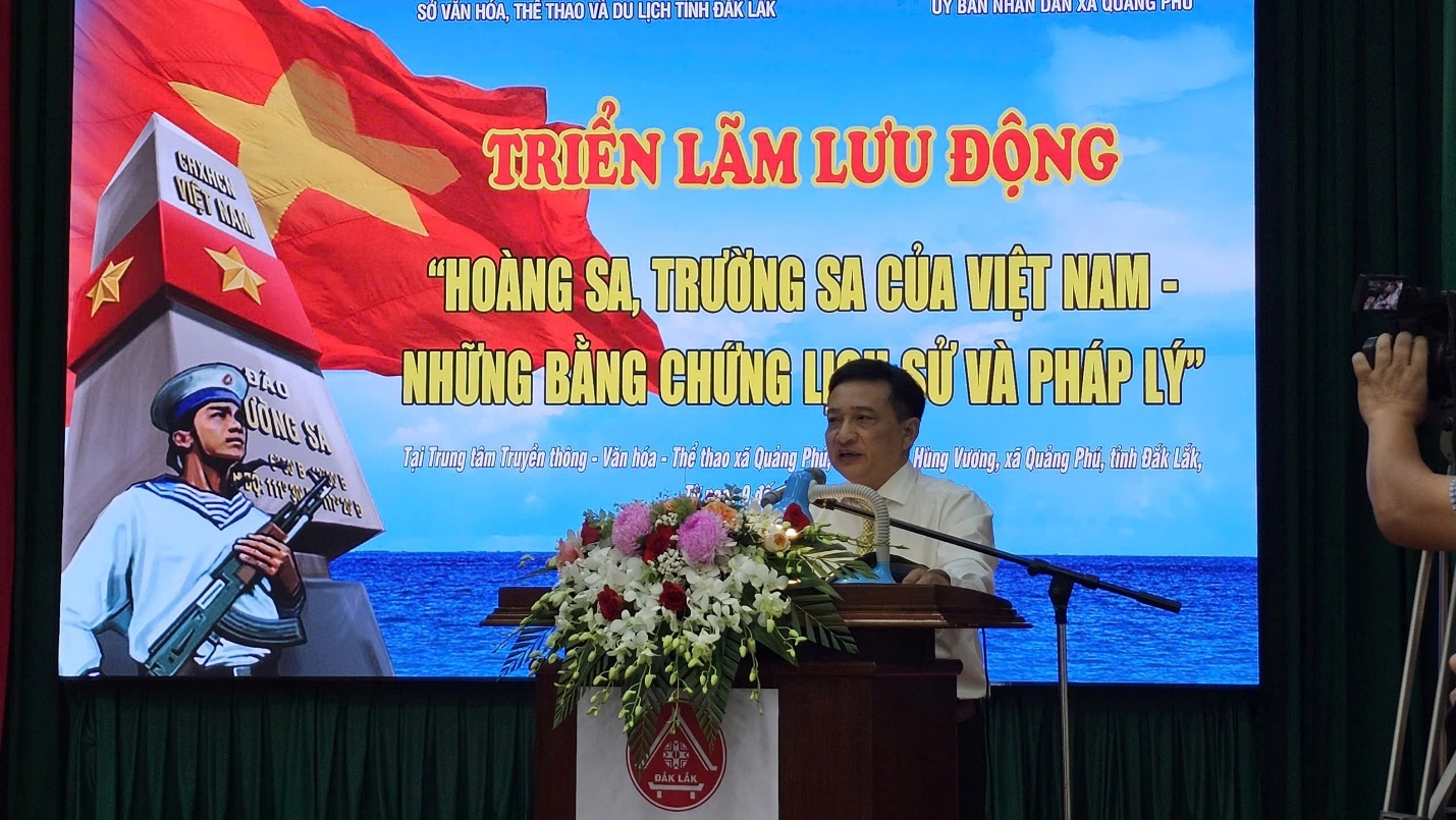 Ông Nguyễn Quốc Hiệp, Phó Giám đốc Sở Văn hóa, Thể thao và Du lịch tỉnh Đắk Lắk, phát biểu khai mạc Ông Nguyễn Quốc Hiệp, Phó Giám đốc Sở Văn hóa, Thể thao và Du lịch tỉnh Đắk Lắk, phát biểu khai mạc