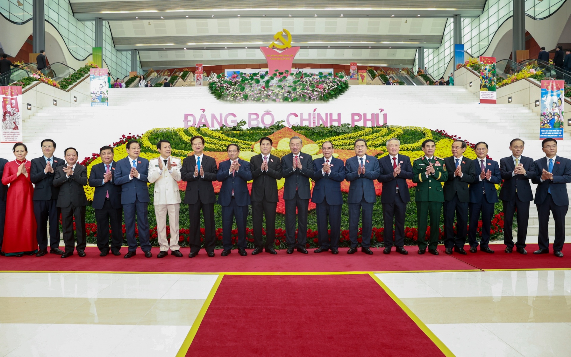 Tổng Bí thư Tô Lâm, Chủ tịch nước Lương Cường, Thủ tướng Phạm Minh Chính, Chủ tịch Quốc hội Trần Thanh Mẫn và các đồng chí lãnh đạo, nguyên lãnh đạo Đảng, Nhà nước dự Đại hội Đảng bộ Chính phủ lần thứ I, nhiệm kỳ 2025-2030 - Ảnh: VGP Tổng Bí thư Tô Lâm, Chủ tịch nước Lương Cường, Thủ tướng Phạm Minh Chính, Chủ tịch Quốc hội Trần Thanh Mẫn và các đồng chí lãnh đạo, nguyên lãnh đạo Đảng, Nhà nước dự Đại hội Đảng bộ Chính phủ lần thứ I, nhiệm kỳ 2025-2030 - Ảnh: VGP