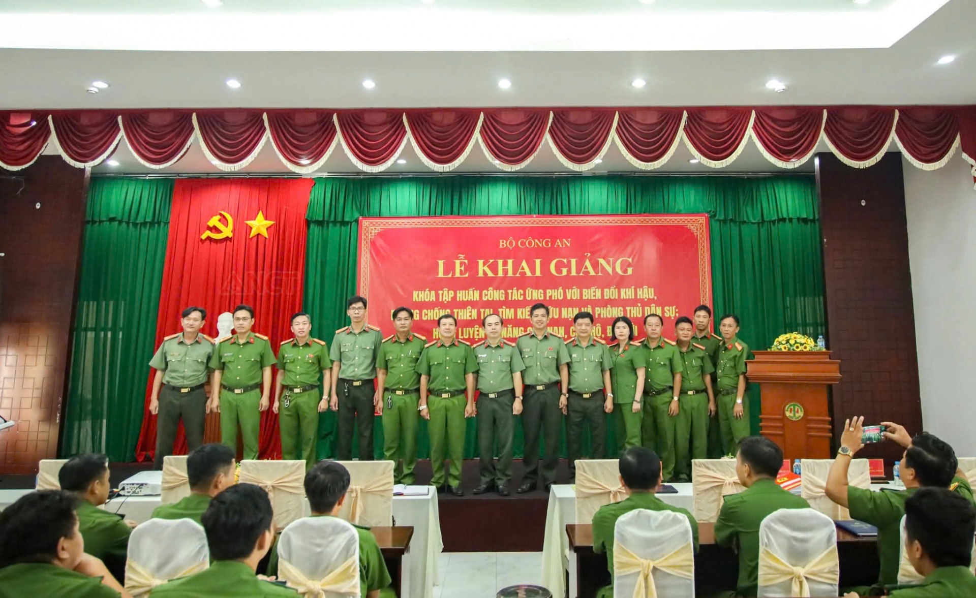 Tập huấn ứng phó biến đổi khí hậu và cứu nạn, cứu hộ tại Cần Thơ