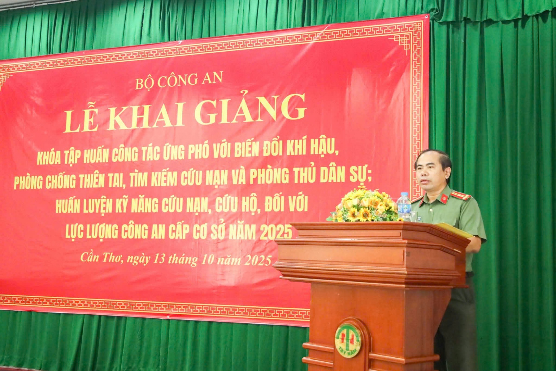 Tập huấn ứng phó biến đổi khí hậu và cứu nạn, cứu hộ tại Cần Thơ