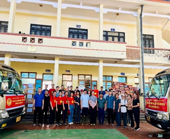 Chung tay lan tỏa yêu thương – Hướng về đồng bào vùng lũ