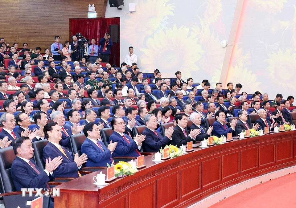   Tổng Bí thư Tô Lâm, Chủ tịch nước Lương Cường, Thủ tướng Phạm Minh Chính, Chủ tịch Quốc hội Trần Thanh Mẫn, và các đồng chí nguyên lãnh đạo Đảng, Nhà nước dự phiên khai mạc Đại hội Đại biểu Đảng bộ TPHCM lần thứ I, nhiệm kỳ 2025-2030 - Ảnh: TTXVN