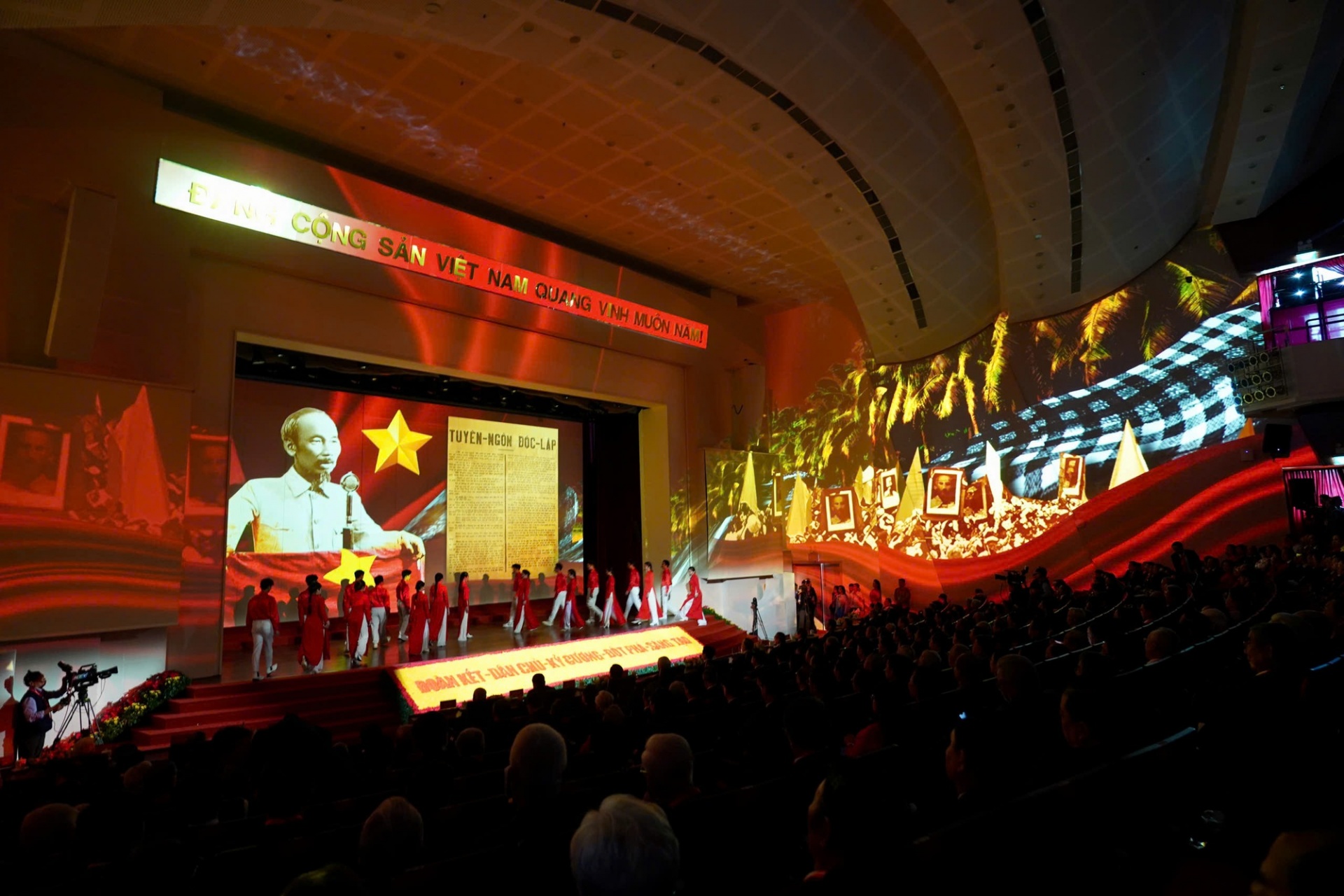 Đại hội Đại biểu Đảng bộ TPHCM lần thứ I nhiệm kỳ 2025-2030 triệu tập 547 đại biểu chính thức, trong đó có 106 đại biểu đương nhiên và 441 đại biểu được chỉ định tại các đảng bộ xã, phường, đặc khu và đảng bộ cấp trên cơ sở trực thuộc Thành ủy TPHCM - Ảnh: BTC Đại hội Đại biểu Đảng bộ TPHCM lần thứ I nhiệm kỳ 2025-2030 triệu tập 547 đại biểu chính thức, trong đó có 106 đại biểu đương nhiên và 441 đại biểu được chỉ định tại các đảng bộ xã, phường, đặc khu và đảng bộ cấp trên cơ sở trực thuộc Thành ủy TPHCM - Ảnh