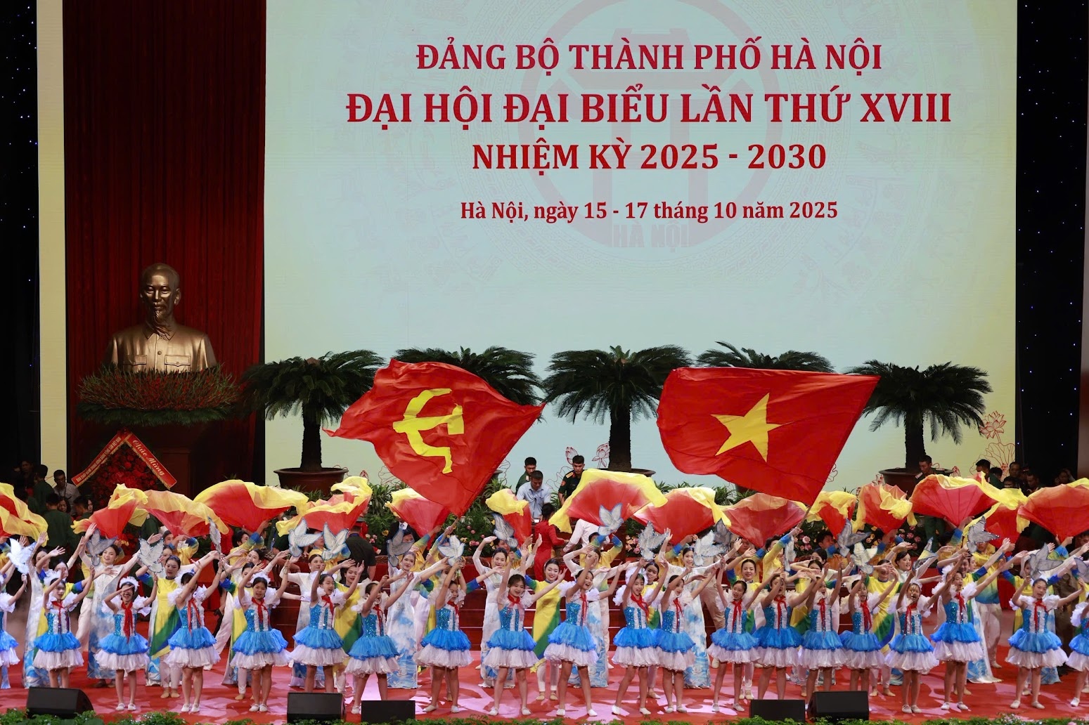 Chương trình văn nghệ chào mừng Đại hội - Ảnh: VGP Chương trình văn nghệ chào mừng Đại hội - Ảnh: VGP