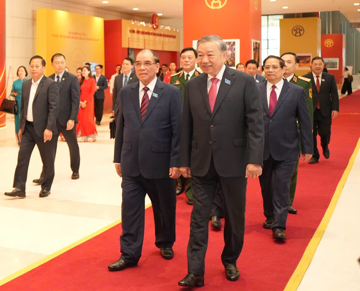 Các đồng chí lãnh đạo, nguyên lãnh đạo Đảng, Nhà nước tới dự Đại hội đại biểu Đảng bộ TP. Hà Nội lần thứ XVII, nhiệm kỳ 2025 - 2030 - Ảnh: VGP Các đồng chí lãnh đạo, nguyên lãnh đạo Đảng, Nhà nước tới dự Đại hội đại biểu Đảng bộ TP. Hà Nội lần thứ XVII, nhiệm kỳ 2025 - 2030 - Ảnh: VGP