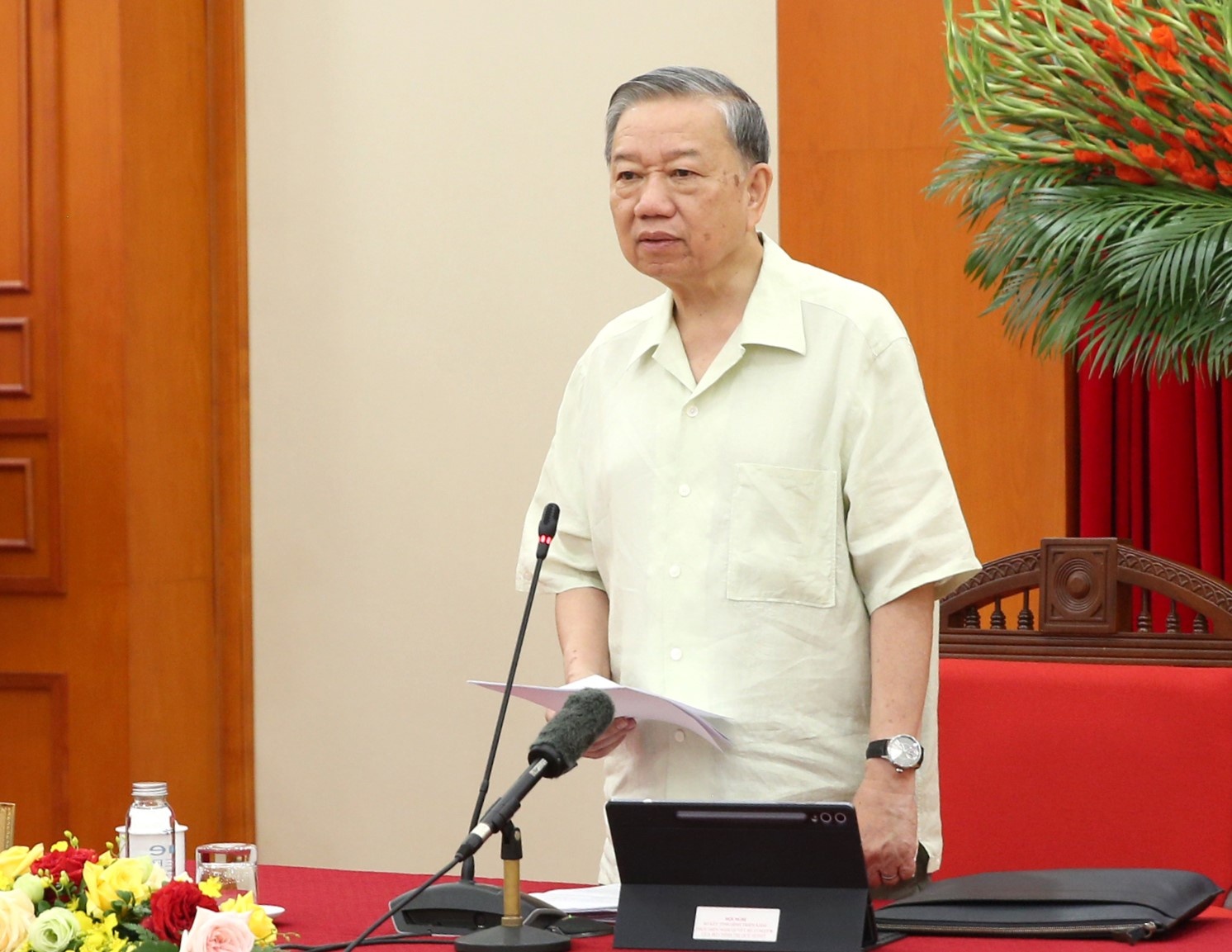   Tổng Bí thư Tô Lâm nhấn mạnh, việc triển khai Nghị quyết 57 là nội dung rất quan trọng, là động lực chính để thực hiện thành công các đột phá chiến lược, chuyển đổi mô hình phát triển đất nước, xác lập mô hình tăng trưởng mới của đất nước - Ảnh: VGP