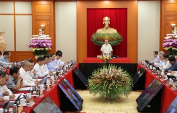 tong bi thu to lam phai lay viec thao go diem nghen the che lam nhiem vu dot pha hang dau