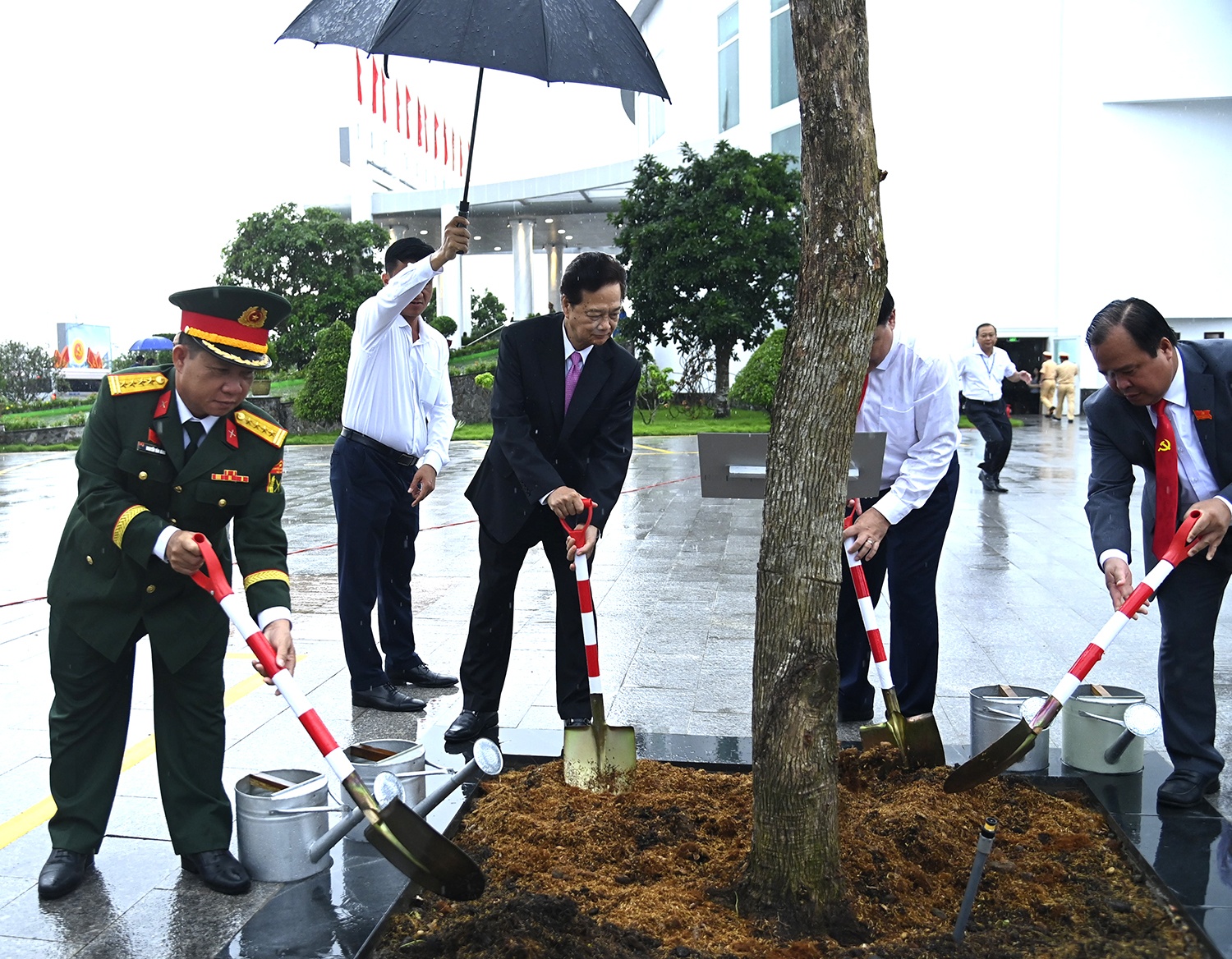 Lãnh đạo tỉnh Cà Mau dâng hương tại Khu tưởng niệm Chủ tịch Hồ Chí Minh