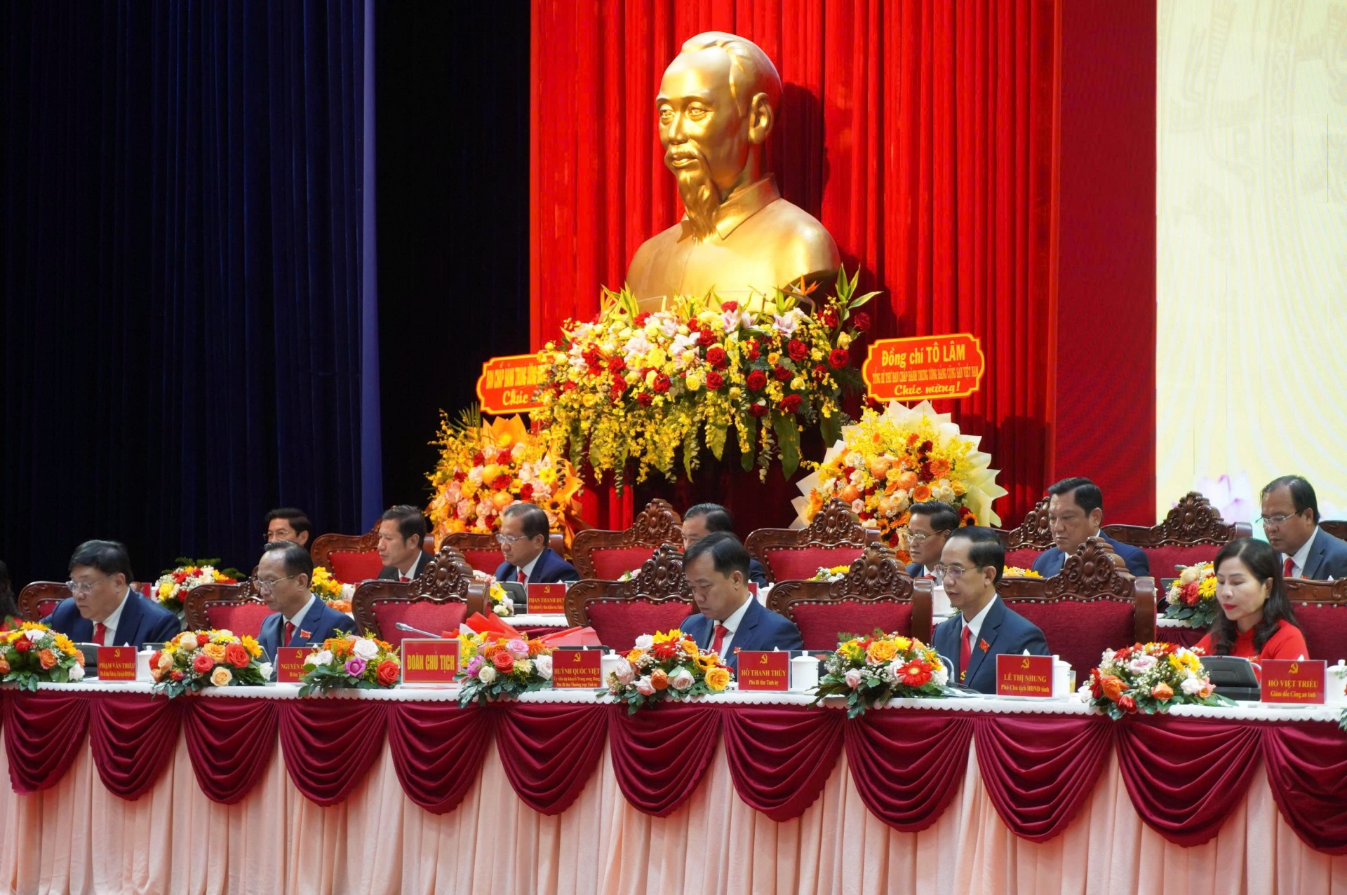 450 đại biểu, đại diện hơn 82.000 đảng viên dự Đại hội đại biểu Đảng bộ tỉnh Cà Mau lần thứ I 450 đại biểu, đại diện hơn 82.000 đảng viên dự Đại hội đại biểu Đảng bộ tỉnh Cà Mau lần thứ I