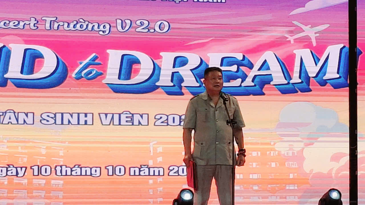 Hơn 1.000 tân sinh viên Học viện Y - Dược học cổ truyền Việt Nam chính thức bước vào hành trình thầy thuốc tương lai