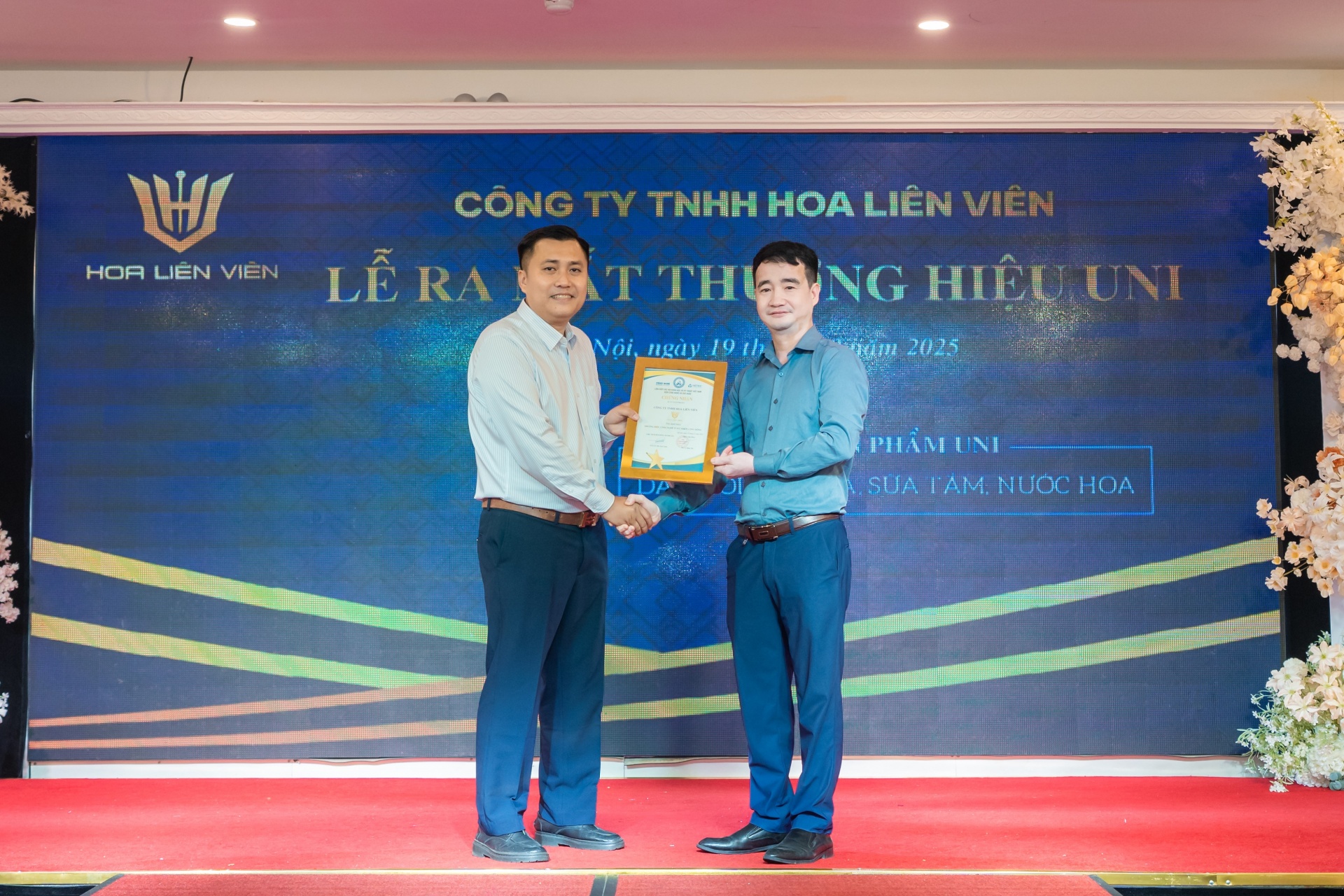Nước hoa, mỹ phẩm cao cấp UNI: Tinh hoa từ Trầm Hương Việt