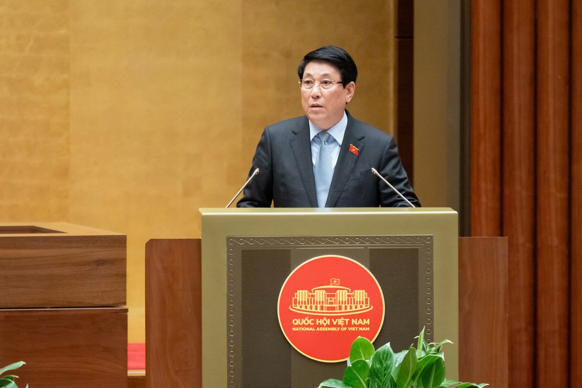 Chủ tịch nước Lương Cường trình bày Báo cáo tổng kết công tác nhiệm kỳ 2021-2026 Chủ tịch nước Lương Cường trình bày Báo cáo tổng kết công tác nhiệm kỳ 2021-2026