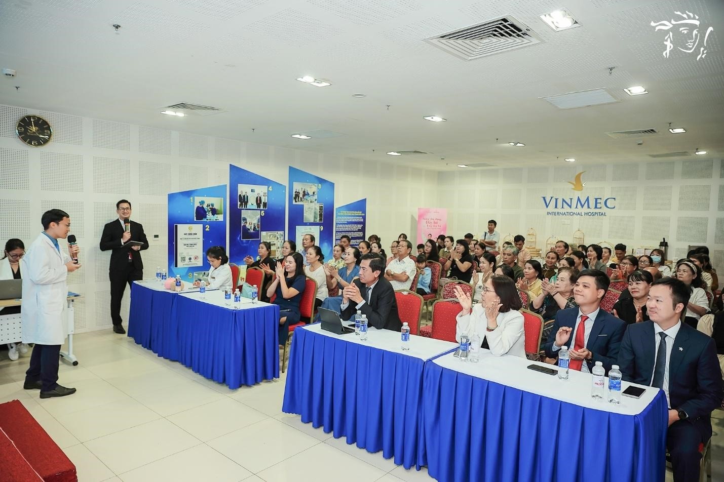 Hội thảo “Sống chủ động – Đẩy lùi ung thư vú” tạo cơ hội tiếp cận thông tin y khoa mới nhất về ung thư vú và ung thư tuyến giáp và khám miễn phí cho khách hàng. Hội thảo “Sống chủ động – Đẩy lùi ung thư vú” tạo cơ hội tiếp cận thông tin y khoa mới nhất về ung thư vú và ung thư tuyến giáp và khám miễn phí cho khách hàng.