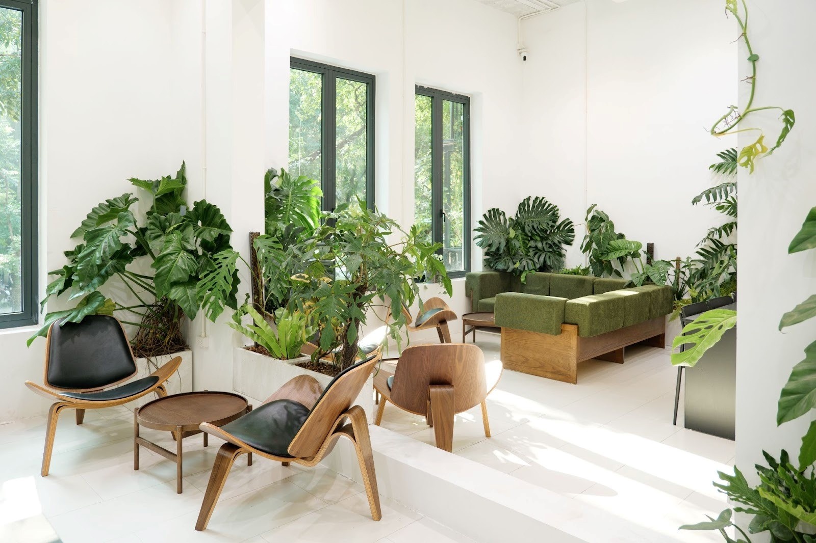 Không gian trên tầng hai là một XLIII Coffee Hà Nội -