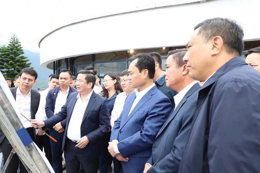 Đoàn công tác Thường trực Tỉnh ủy Lào Cai kiểm tra thực địa một số dự án trọng điểm tại Khu Du lịch Quốc gia Sa Pa. Đoàn công tác Thường trực Tỉnh ủy Lào Cai kiểm tra thực địa một số dự án trọng điểm tại Khu Du lịch Quốc gia Sa Pa.