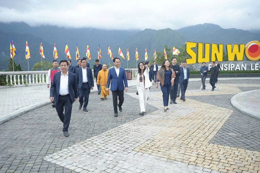 Đoàn công tác khảo sát thực tế tại khu vực Sun World Fansipan Legend, một trong những điểm nhấn du lịch của Sa Pa. Đoàn công tác khảo sát thực tế tại khu vực Sun World Fansipan Legend, một trong những điểm nhấn du lịch của Sa Pa.