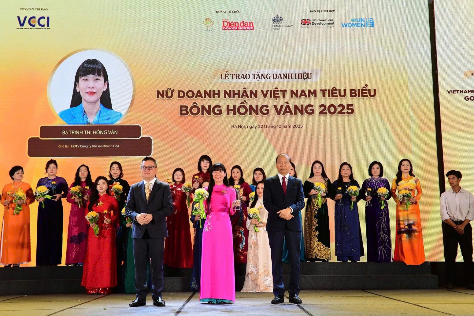 Bà Trịnh Thị Hồng Vân được vinh danh “Nữ Doanh nhân Việt Nam tiêu biểu – Bông hồng vàng năm 2025”