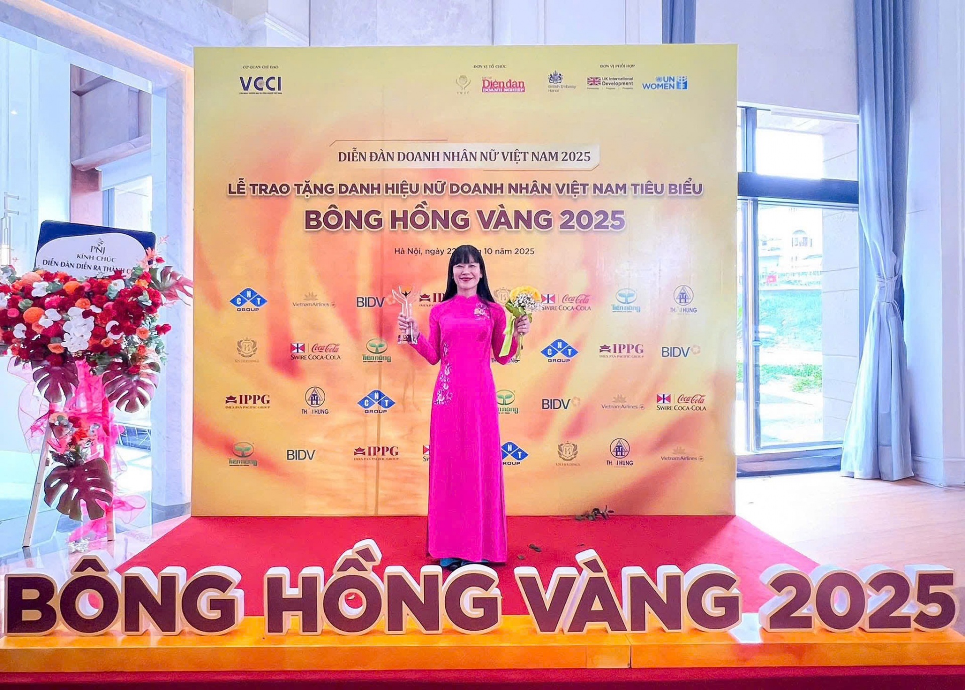 Bà Trịnh Thị Hồng Vân được vinh danh “Nữ Doanh nhân Việt Nam tiêu biểu – Bông hồng vàng năm 2025”