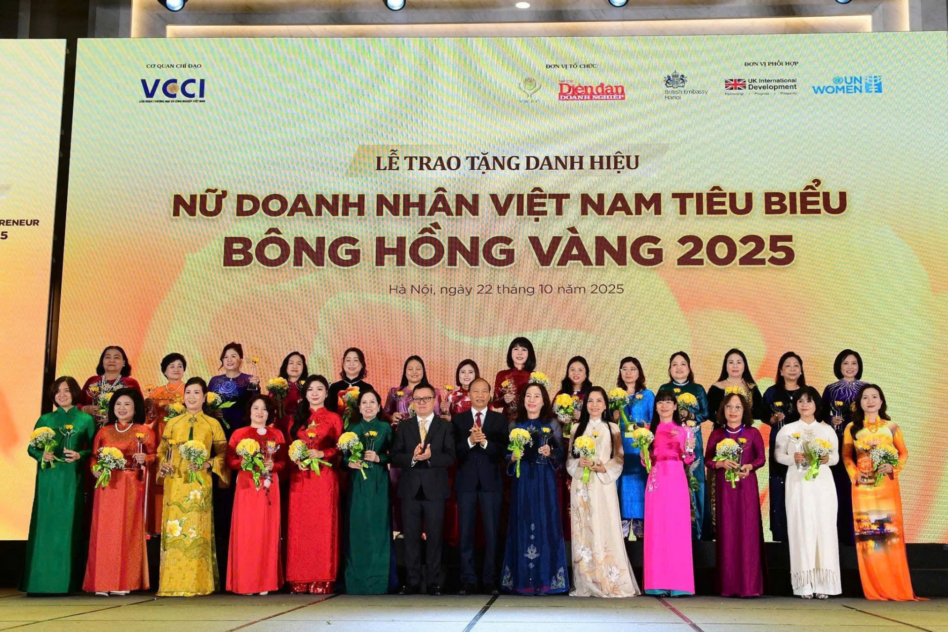 Bà Trịnh Thị Hồng Vân được vinh danh “Nữ Doanh nhân Việt Nam tiêu biểu – Bông hồng vàng năm 2025”