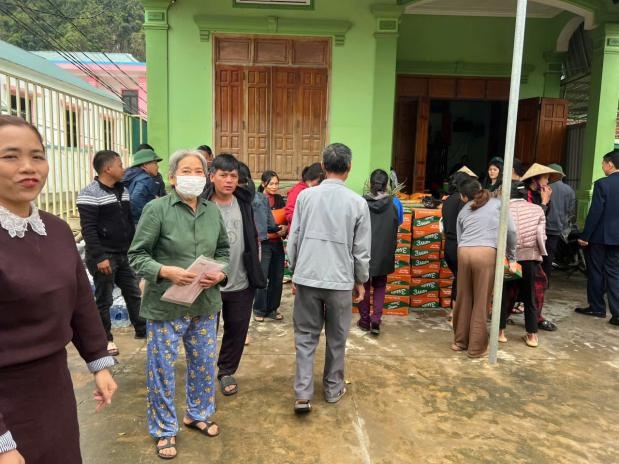 Tạp Chí Sức Khỏe và Môi Trường chung tay chia sẻ khó khăn với đồng bào vùng lũ Nghệ An Tạp Chí Sức Khỏe và Môi Trường chung tay chia sẻ khó khăn với đồng bào vùng lũ Nghệ An