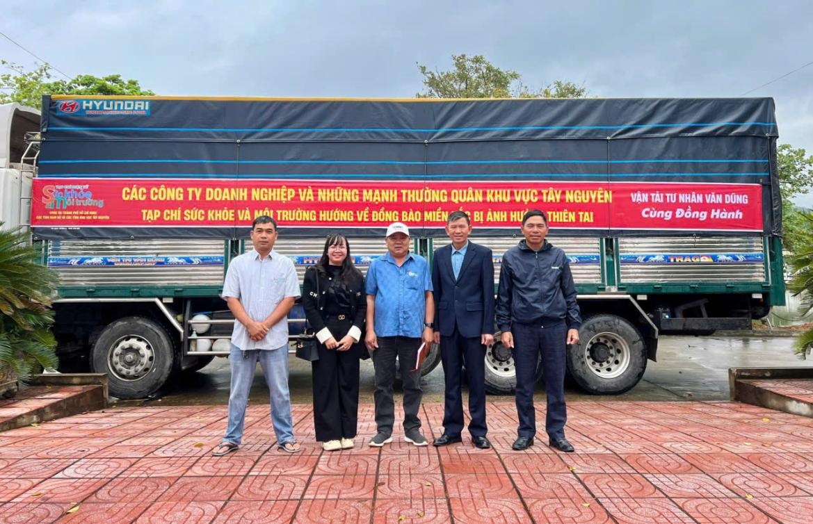 Tạp Chí Sức Khỏe và Môi Trường chung tay chia sẻ khó khăn với đồng bào vùng lũ Nghệ An Tạp Chí Sức Khỏe và Môi Trường chung tay chia sẻ khó khăn với đồng bào vùng lũ Nghệ An