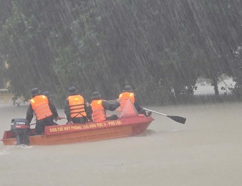 Lũ trên sông Hương, sông Bồ vượt báo động 3, TP. Huế ban hành công điện khẩn