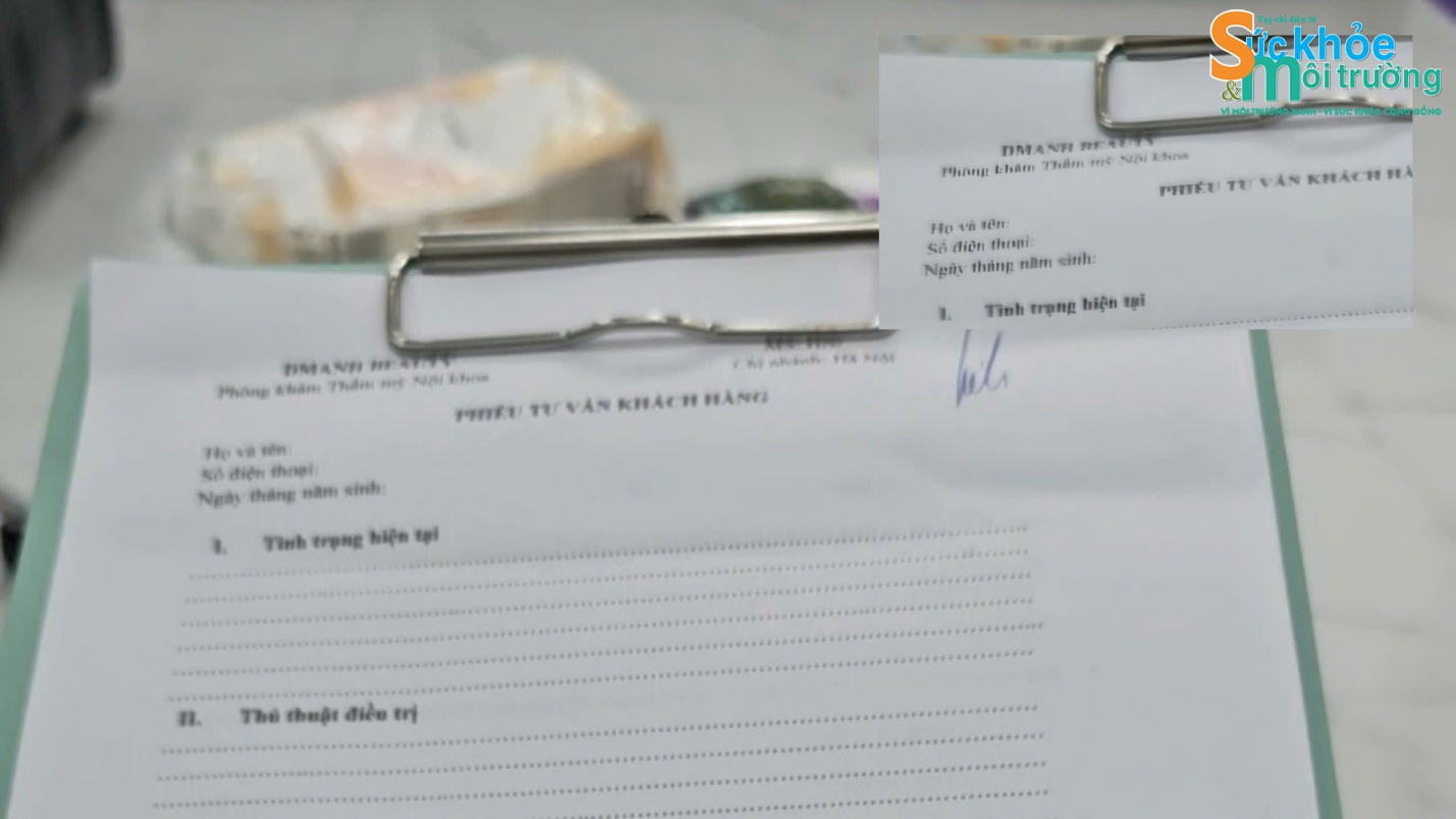 Dù chỉ là cơ sở làm đẹp nhưng DMANH Beauty đã tự phong cho mình trở thành “Phòng khám Thẩm mỹ Nội khoa” trên Phiếu tư vấn khách hàng.