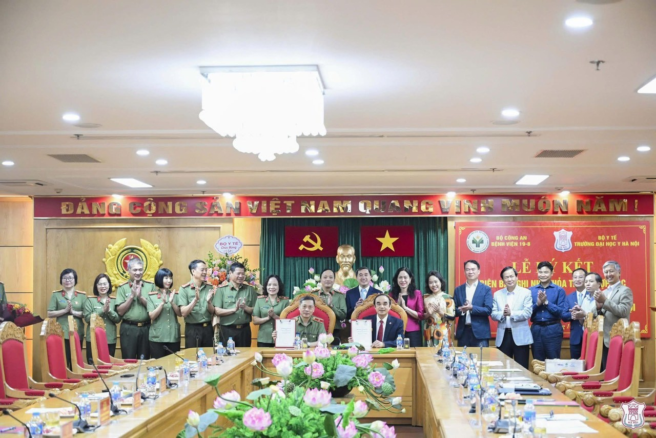 Trường Đại học Y Hà Nội và Bệnh viện 19-8 ký kết thỏa thuận hợp tác toàn diện Trường Đại học Y Hà Nội và Bệnh viện 19-8 ký kết thỏa thuận hợp tác toàn diện