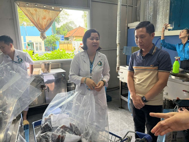   Phòng Sắc thuốc của Bệnh viện Y học Cổ Truyền Thành phố Hồ Chí Minh là một trong những điểm đến du lịch y tế thu hút du khách trong và ngoài nước thăm quan và khám chữa bệnh. (Ảnh: Vietnam+)