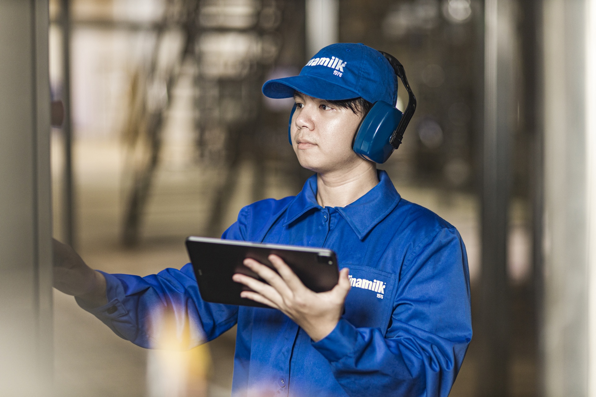 Hệ thống kiểm tra chất lượng sữa độ nhạy cao cho phép Vinamilk kiểm tra chất lượng sữa theo thời gian thực tại mọi điểm quan trọng. (Ảnh: Minh Anh).