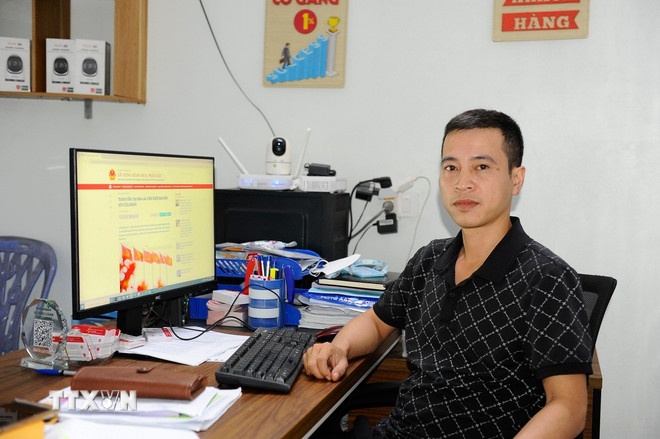   Đảng viên Nguyễn Tuấn Minh, nhân viên Trạm Y tế xã Như Quỳnh (Hưng Yên). (Ảnh: TTXVN)