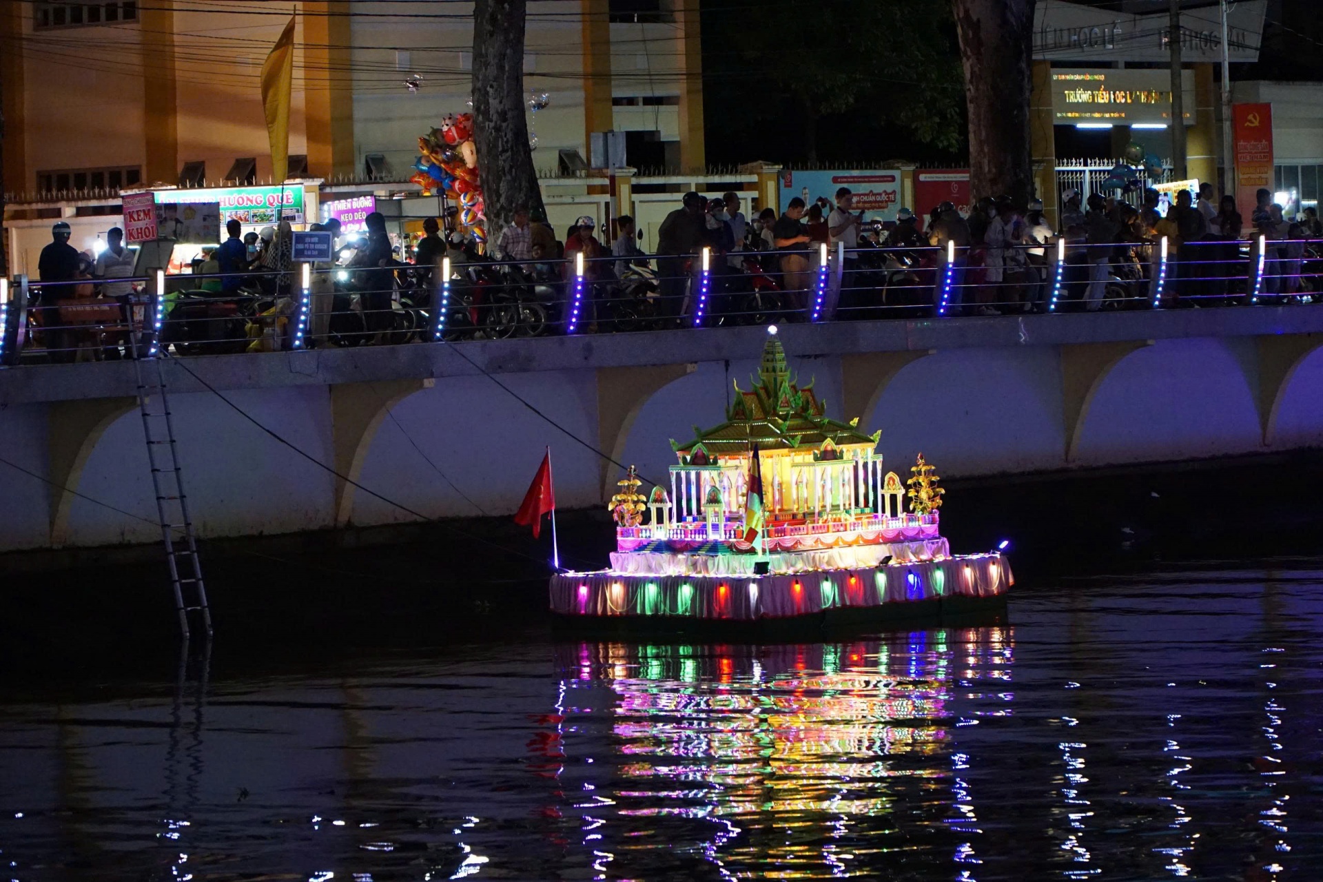 Khai mạc Lễ hội Oóc Om Bóc - Đua ghe Ngo thành phố Cần Thơ Khai mạc Lễ hội Oóc Om Bóc - Đua ghe Ngo thành phố Cần Thơ